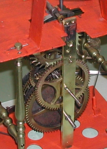 Uurwerk van een Friese Staartklok in opbouw